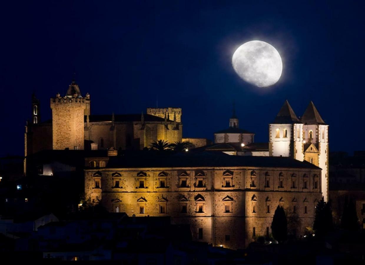 Apartamento Ciudad Monumental Caces Esterno foto